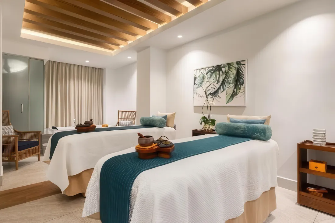 Spa del resort con arte botánico