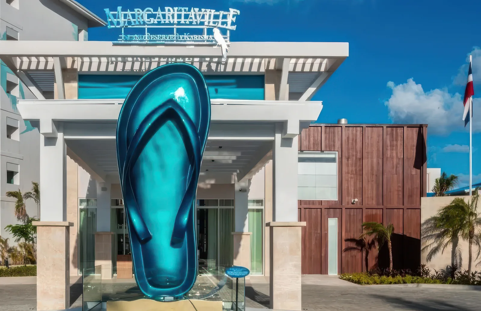 Entrada de Margaritaville Island Reserve Cap Cana con su icónica chancleta azul